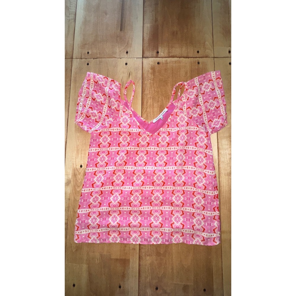 Collective Concepts Pink Geometric Cold Shoulder Blouse Small‎ TS2212-01